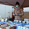 Kroatische Gebäck- und Kuchenspezialitäten gibt&lsquo;s auf dem Wochenmarkt bei Marija Vukovac, dazu selbst gefertigte Lebkuchenhäuschen ...