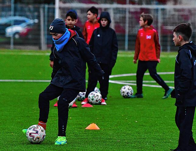 Bild 11: Eindrücke vom Training der E-Junioren des SV Jestetten nach der Corona-Pause