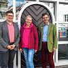 Martin Messingschlager vom Pragma-Institut, Helga Stützenberger (verantwortlich für den Flyer) und Bürgermeister Georg Riedmann sind ...