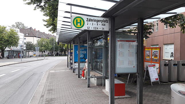 Tagsüber und abends nach dem Seenachtfest verkehren alle Busse zentral über den Zähringerplatz, nicht wie sonst über den Sternenplatz