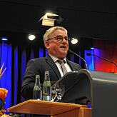 Erinnerung, Rückblick und Ausblick: Bürgermeister Ralf Baumert spricht zu 400 Gästen.