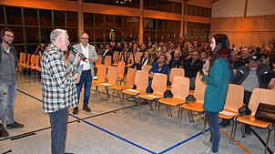 Wer wie Elena Butz bei der Informationsveranstaltung der Bürgerinitiative Ödland eine kritische Rückfrage wagt, wird von den Referenten ...