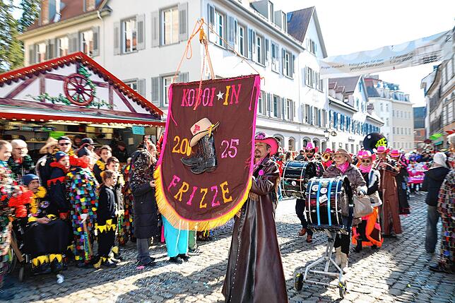 Bild 34: Konstanzer Fasnachtsumzug 2025: "Ho Narro!" hallt durch die Gassen