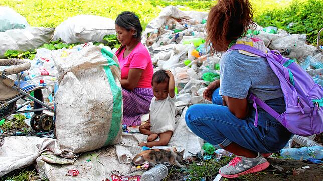 Viele Arme leben auf den Philippinen auf so genannten &bdquo;dumpsites&ldquo; &ndash; in und vom Müll anderer Menschen. Sie haben kein ...