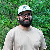 Simon Fesenmeyer studiert Forstwirtschaft in Leipzig. Der Wald, den einst seine Vorfahren bewirtschafteten, ist sein Zuhause.