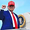 Donald Trump steigt am Tag des Angriffs auf den Iran in die Air Force One. Den Angriff auf den Iran bestätigte er am Samstagabend ...