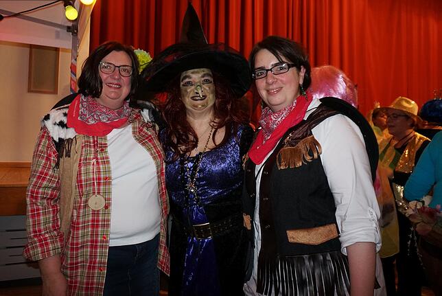 Bild 2: Bilder von der Frauenfasnacht der katholischen Frauengemeinschaft Tiengen