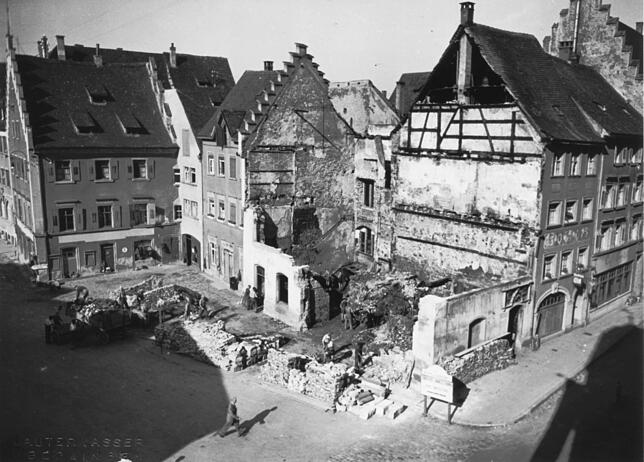 Das Haus „Zur Löwenzunft“ fiel wenige Tage nach dem Einmarsch der Franzosen, am 2. Mai, einem Großbrand zum Opfer. Vor 1933 ...