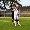 Alexander Langhirt (SG Dauchingen/Weilersbach, links) im Zweikampf mit dem vierfachen Torschütze Marco Effinger, der die SG ...