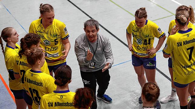 Der SV Allensbach um Trainer Martin Gerstenecker ist 2024 noch unbesiegt.