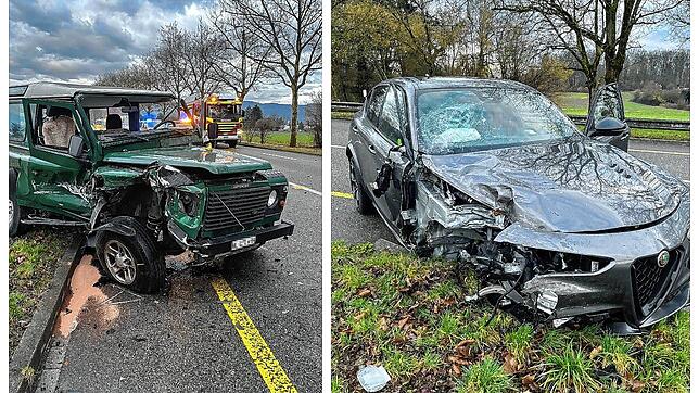Frontalkollision: In Reinach (Kanton Basel-Landschaft) hat es heftig gekracht. Die beiden Autos sind Schrott.