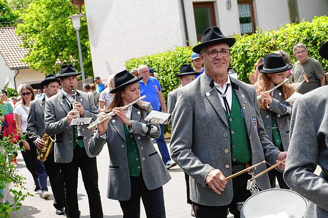 Bild 34: Jubiläumsumzug zum 175. Geburtstag der Musikkapelle Mundelfingen krönt vier stimmungsvolle Tage.