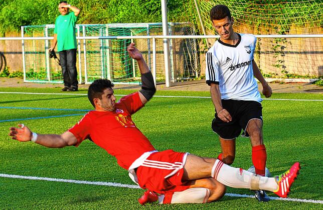 Erstes Aktivjahr: Nach seinem Wechsel aus dem Nachwuchs des FC 08 Bad Säckingen spielte Eduard Nowak beim FC Wallbach. Der groß ...