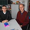 Stadtpfarrer Karlheinz Brandl (links) und Pfarrgemeinderats-Vorsitzender Ekkehard Faller stellen die Kandidatenliste für die ...