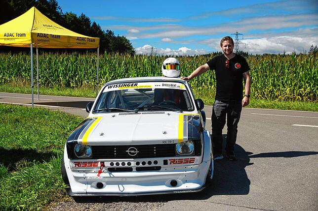 Maik Konrad belegte in zwei Rennen einmal den Platz neun und einmal Platz vier in der Gesamtwertung. Er ist mit dem Rennsport ...