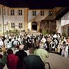 Schirmherr Erzbischof Georg Gänswein spracht bei der Premiere der Theatergemeinschaft sein Lob aus und beglückwünscht stellvertretend ...