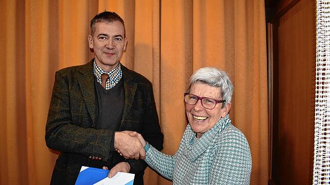 Ortschaftsrätin Cornelia Ziller hat die Schlüsselgewalt für mehrere Gemeindegebäude. Ortsvorsteher Norbert Schwarz dankte ihr in der ...