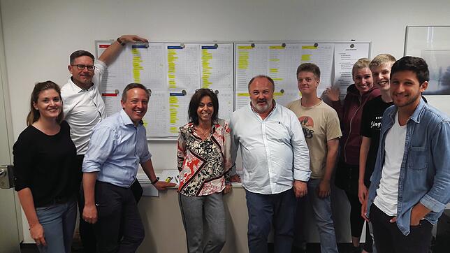 Unser Wahl-Team, das drei Tage lang für die Erfassung und schnelle Veröffentlichung von 10.000 Ergebnissen gesorgt hat (von links): ...