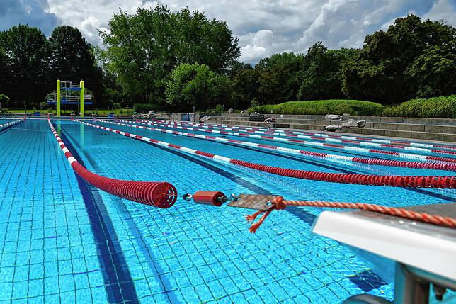 Die meisten Corona-Regeln werden im Freibad Rheinfelden von den Badegästen klaglos hingenommen. Die fehlenden Zeitfenster aber werden ...