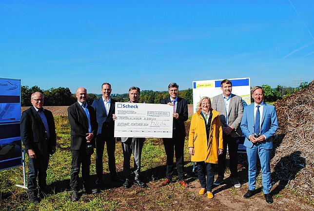 Den ersten Förderbescheid aus Stuttgart für das geplante Zentralkrankenhaus des Landkreises Waldshut übergab Gesundheitsminister Manfred ...