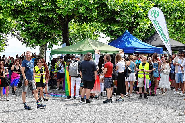 Bild 27: Fotos vom CSD 2025 in Konstanz: Bunte Flaggen, ausgefallene Outfits und klare Statements