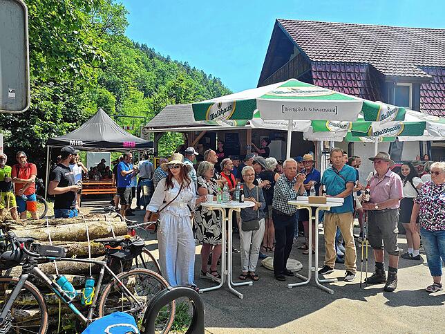 Die Feststimmung und der lockere Austausch täuschen nicht über den Ernst der Lage hinweg: Die Erwartungen an die Politik, die ...
