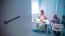 Wer zahlt in der Sperrzeit die Krankenkassen- und Pflegeversicherungsbeiträge?
