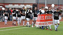 Abschied von Trainer Christian Lais: Für die Aktiven des FC Schönau &ndash; angeführt von Kapitän und Sohn Yannik Lais &ndash; war das ...