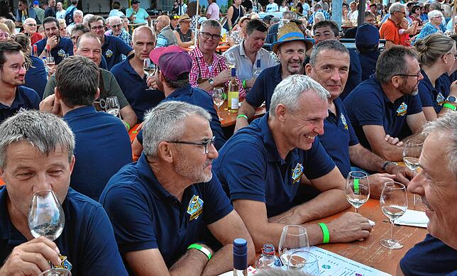 Bild 17: Beim Bermatinger Weinfest wird auch am Samstag gefeiert! Wir haben die besten Bilder – Teil 1