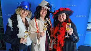 Stilvoll: Traditionell in Frauenhand ist der Schmutzige Donnerstag in Bad Säckingen. Beim Wiibertag schauen die Damen auch gerne in der ...