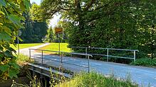 Unterhalb der Sägebrücke auf der kleinen Verbindungsstraße zwischen Nenzingen und Wahlwies soll ein Sensor des Hochwasserwarnsystems ...