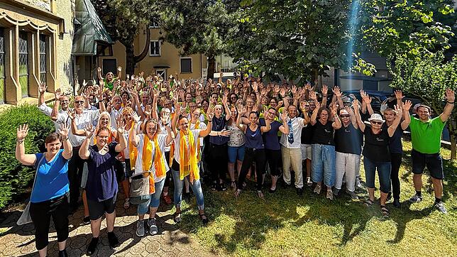 Diese Chöre des Chorverbandes Hochrhein beweisen beim Landesmusikfestival in Singen ihr Können. Ein Teil dieser Sängerschar wird auch ...