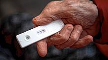 Dieser Coronatest auf unserem Symbolbild ist negativ. Im Kreis Tuttlingen sinken die Infektionszahlen. In den Pflegeheimen gibt es ...