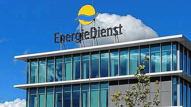 Das Energiedienst-Logo auf einem Bürogebäude in Rheinfelden. Die Holding übernimmt künftig die Anteile der Kommunen Blumberg, ...