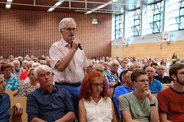 Engelbert Meier wollte von OB Philipp Frank wissen, warum er die Verlegung des Umspannwerkes nicht zur Chefsache gemacht hat.