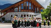 Die Trachtenkapelle Dachsberg war beim 25-jährigen Jubiläum der Verschwisterung mit in der französischen Gemeinde St. Jean de Sixt zu ...