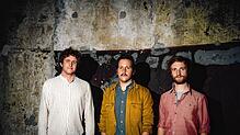 Ein Konzert gibt das Drum-Trio um den Ausnahmeschlagzeuger und Komponisten Simon Popp aus München am Samstag in Kleinschönach. Bild: ...