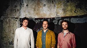 Ein Konzert gibt das Drum-Trio um den Ausnahmeschlagzeuger und Komponisten Simon Popp aus München am Samstag in Kleinschönach. Bild: ...