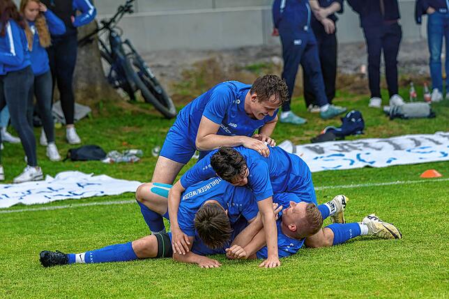 Bild 16: SG Stühlingen/Weizen siegt 5:1 beim FC Geißlingen und feiert den  Meistertitel – wir haben Fotos!