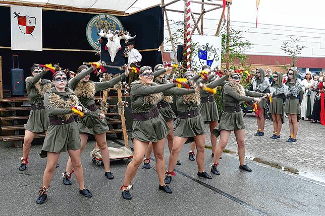 Bild 8: Tausende Besucher tauchten beim siebten "Stettener Spectaculum", 25.-27. Juli, ins Mittelalter ein