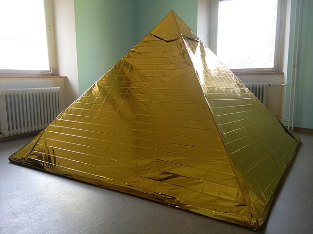 Die neueste Arbeit der Anra-Brüder: eine Pyramide.