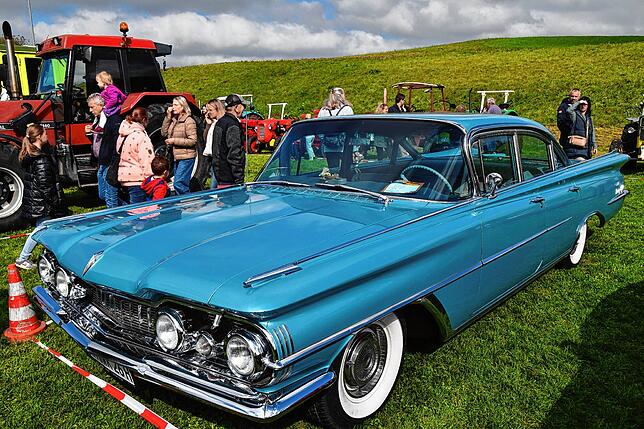 Bild 3: Oldtimer, Schlachtplatte, Musik: So war das Herbstfest in Orsingen
