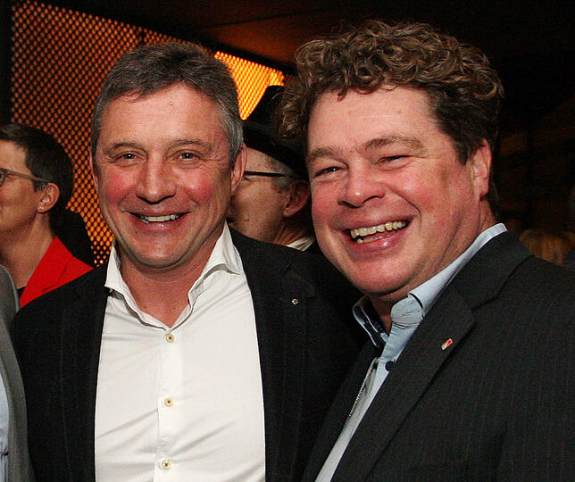 Bernd Geray, Chef von Sanitär Geray Konstanz (links), und Stefan Basel, Sozialdezernent des Landratsamtes Konstanz.