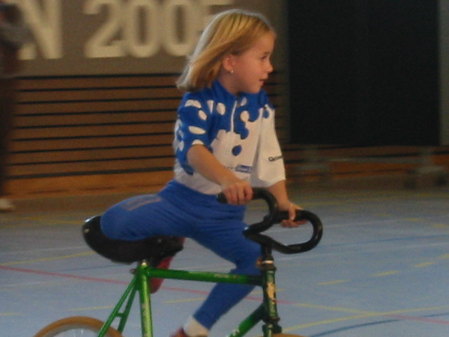 Schon damals eine talentierte Athletin: Giulia Gwinn beim Kunstradfahren