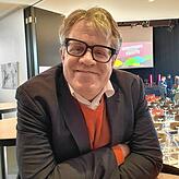 Der Journalist Marcus Bensmann sprach offen über die Correctiv-Recherchen zu den Geheimplänen rechter und rechtsextremer Akteure.