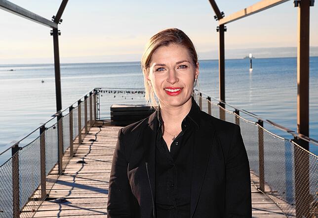 Bürgermeisterkandidatin Jasmina Brancazio am Bodenseeufer.