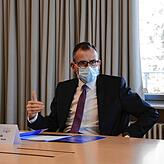 Landrat Sven Hinterseh will noch schärfere Maßnahmen nicht ausschließen.