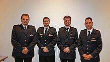 Wechsel bei der Jugendfeuerwehr: Der langjährige Jugendwart Dominik Baur (2.v.li.) übergab sein Amt an Noah Chrobog (2.v.re.). ...