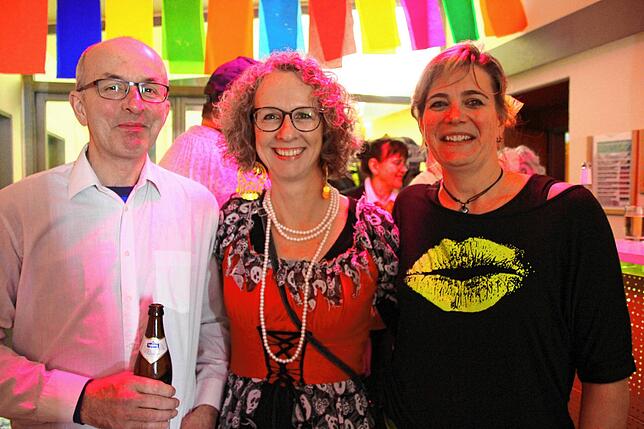 Die Besucher genossen den Bunten Abend im Gemeindesaal Eberfingen. Es war ein abendfüllendes Programm geboten. Auch für das leibliche ...
