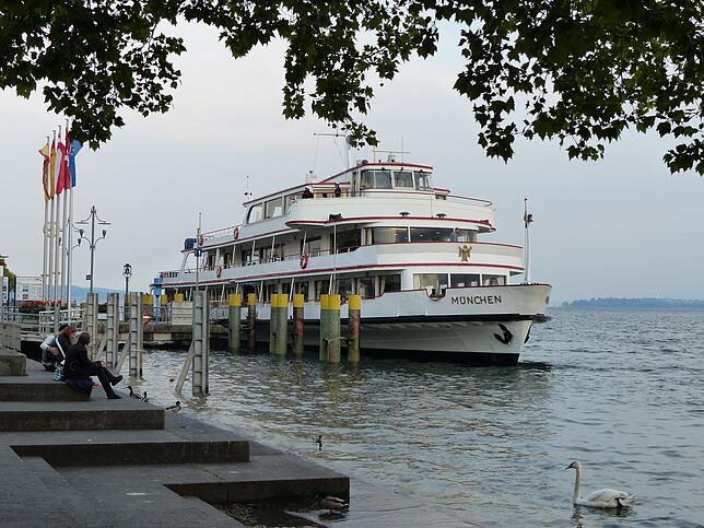 Das Motorschiff München wird im nächsten Januar zum „Narrenschiff“ und bereichert das Gastronomieangebot am Narrentag 2020 ...